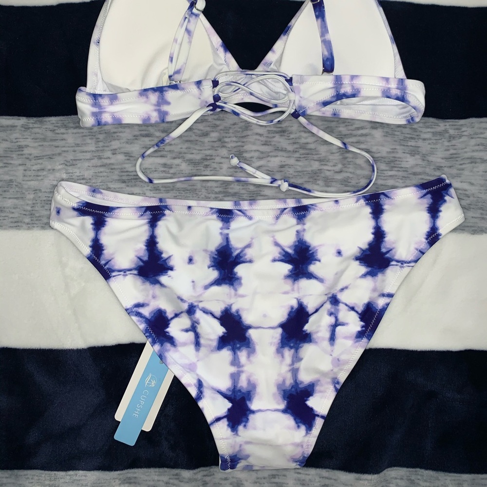 Bikini - Picture 3 of 6